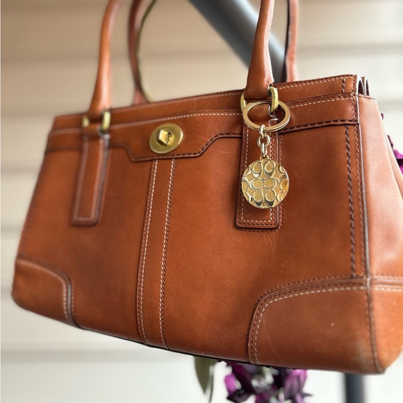 Y2K Coach Hamptons Turnlock Satchel | 11047 | RARE Coach Keychain |Like New - Picture 3 of 15